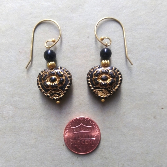 Sweet Black Heart and Onyx Earrings - Picture 2 of 3